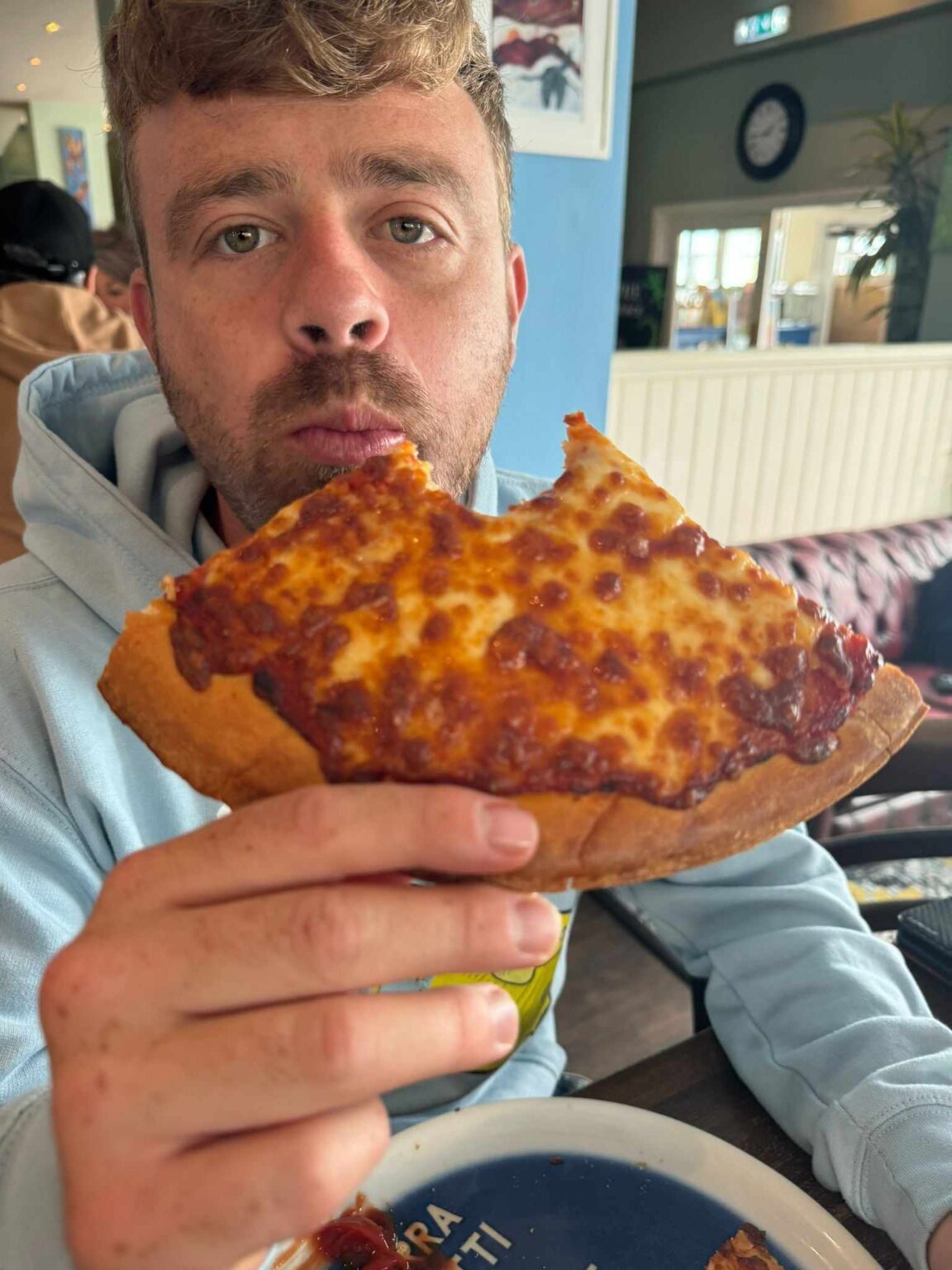 Me nn pizza-min